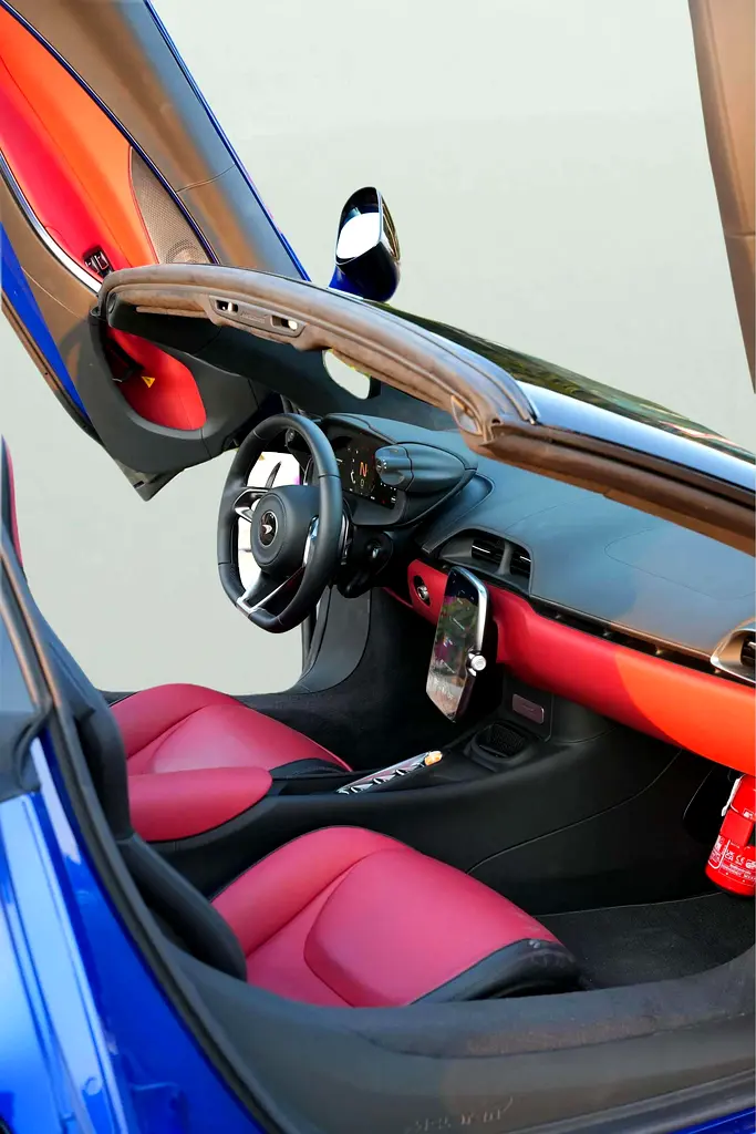 مكلارين Artura Spider 2025