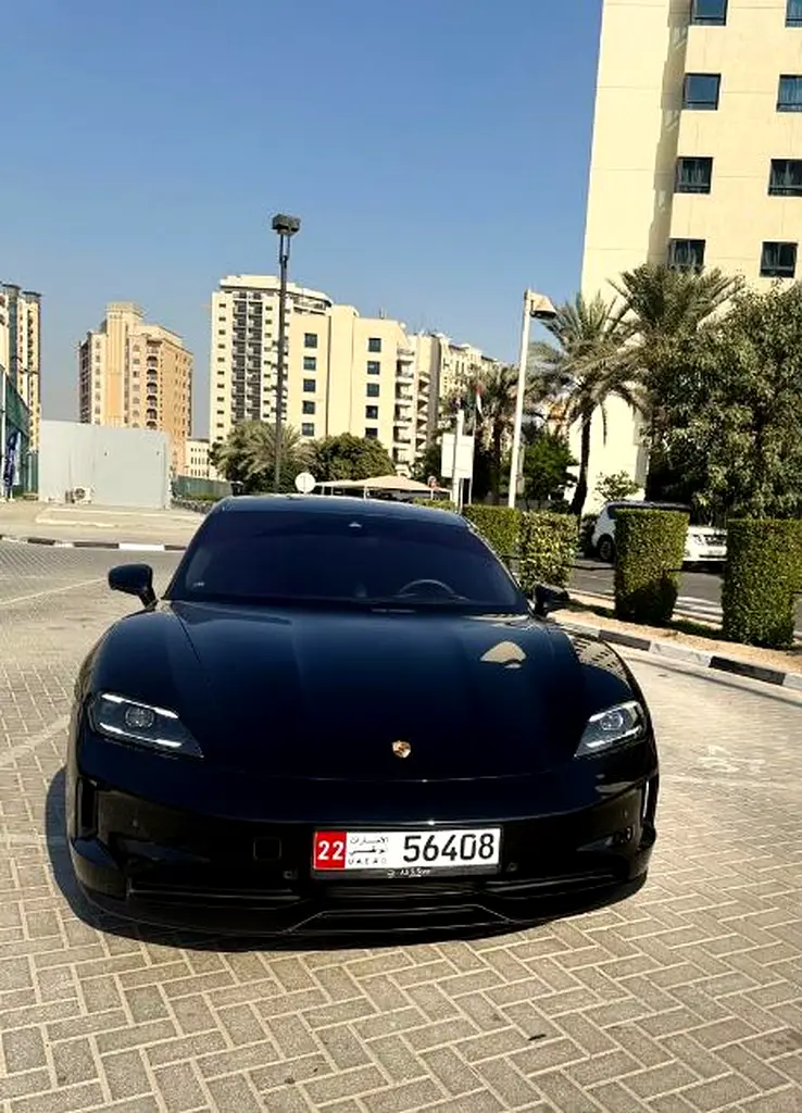 PORSCHE TAYCAN 2025
