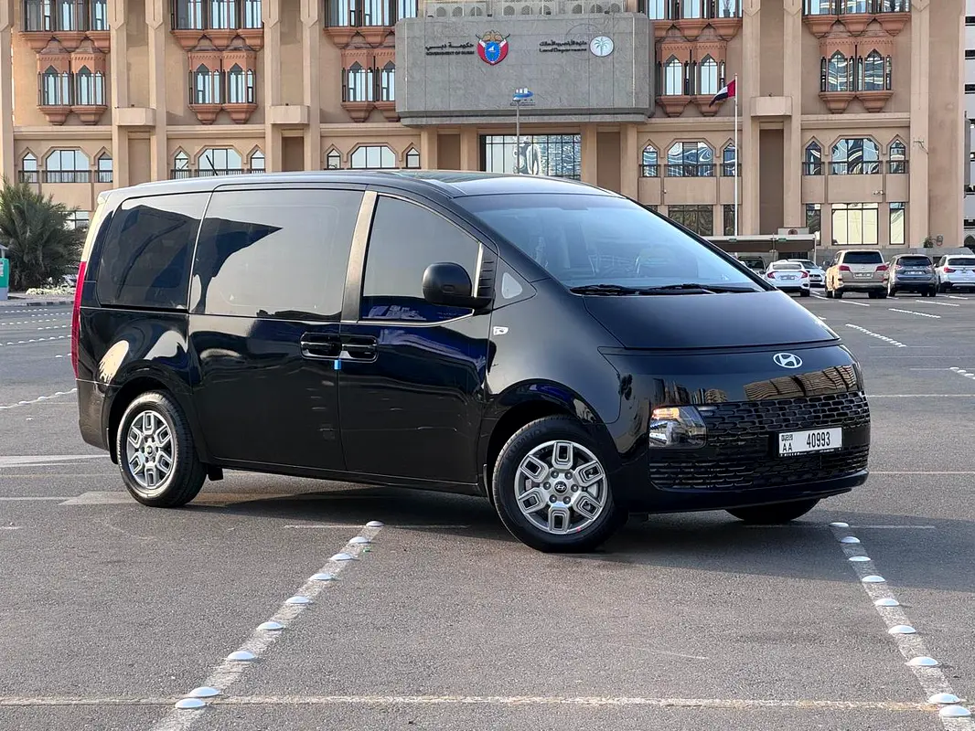 HYUNDAI STARIA 2025