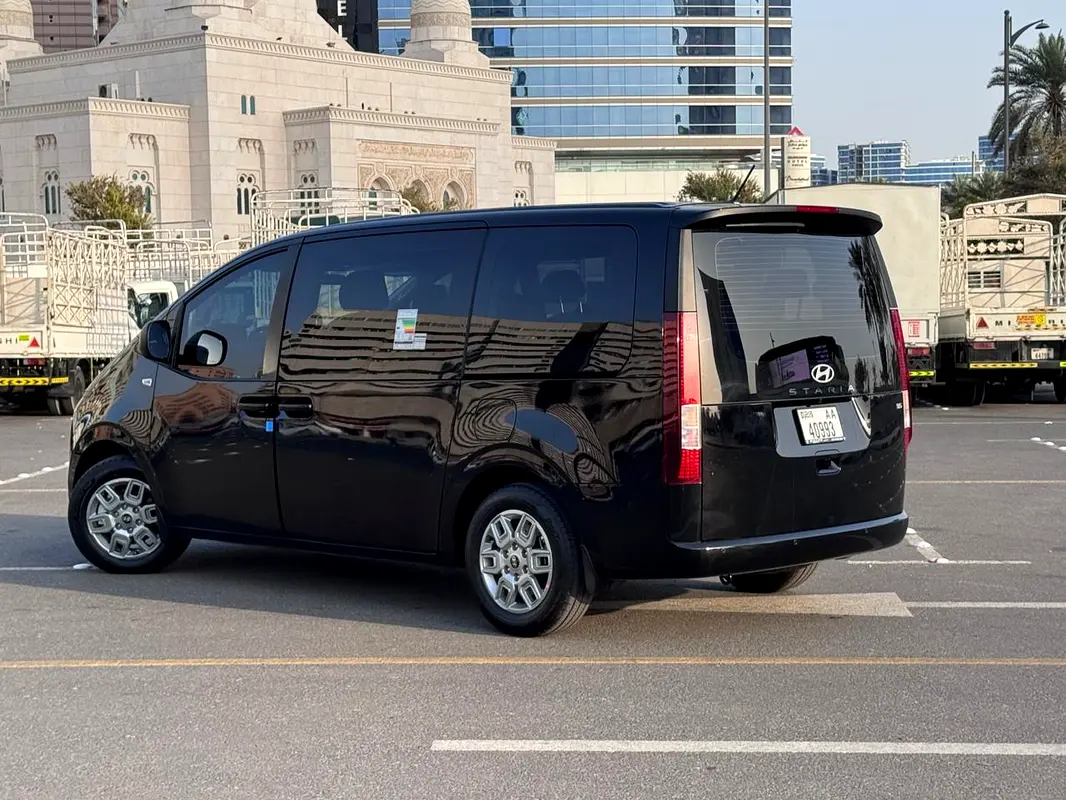 HYUNDAI STARIA 2025