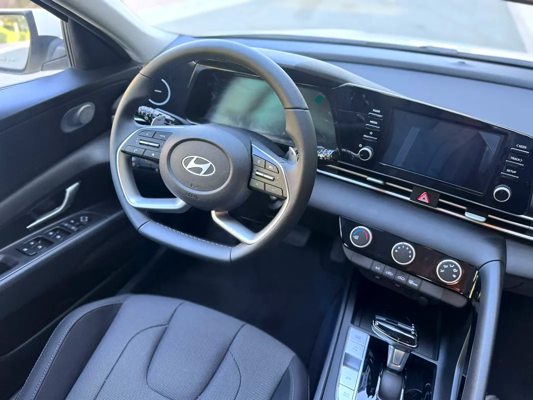 HYUNDAI ELANTRA 2025