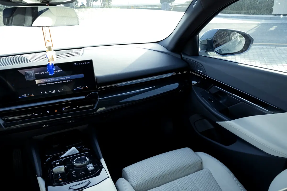 بي أم دبليو 5 SERIES 2024