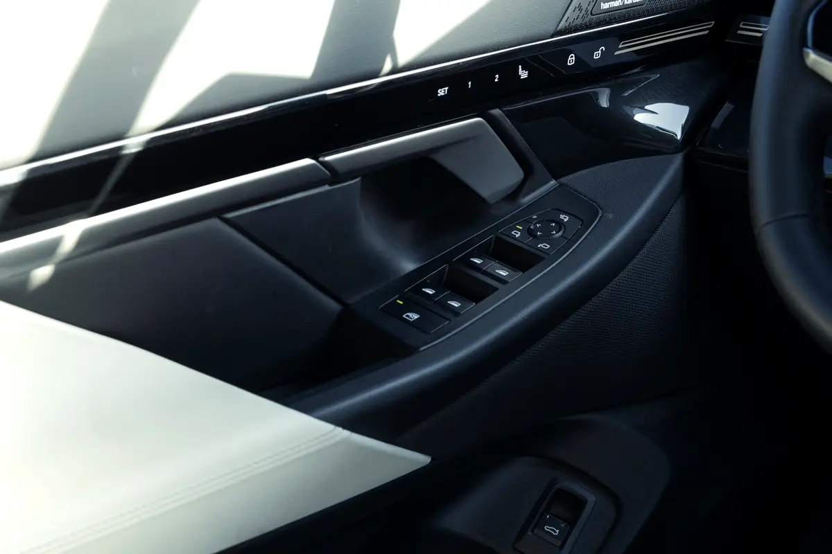 بي أم دبليو 5 SERIES 2024