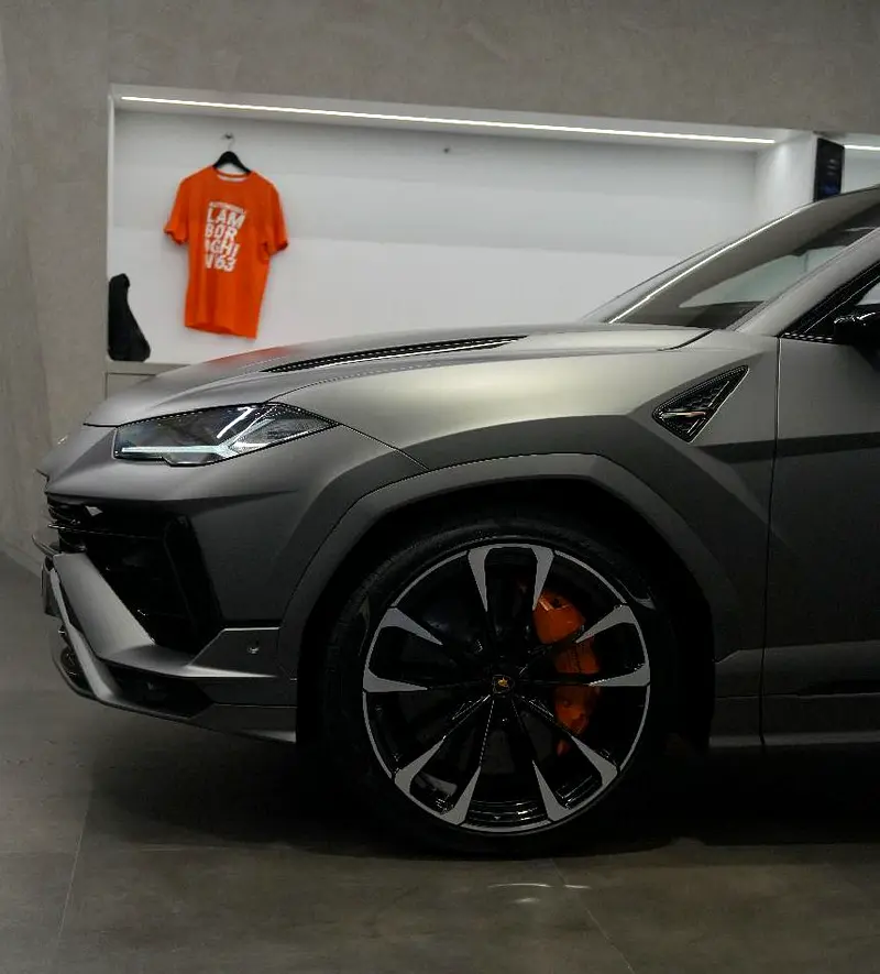 LAMBORGHINI URUS 2024