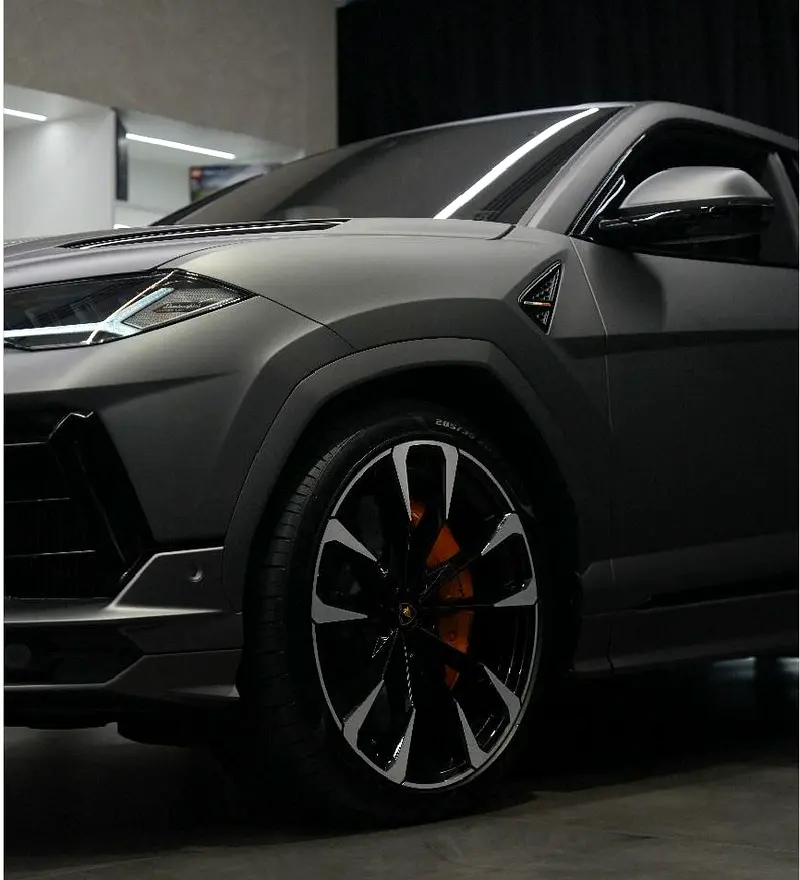 LAMBORGHINI URUS 2024