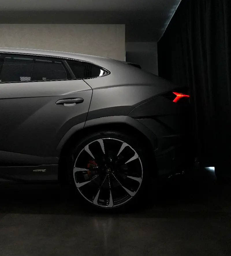 LAMBORGHINI URUS 2024