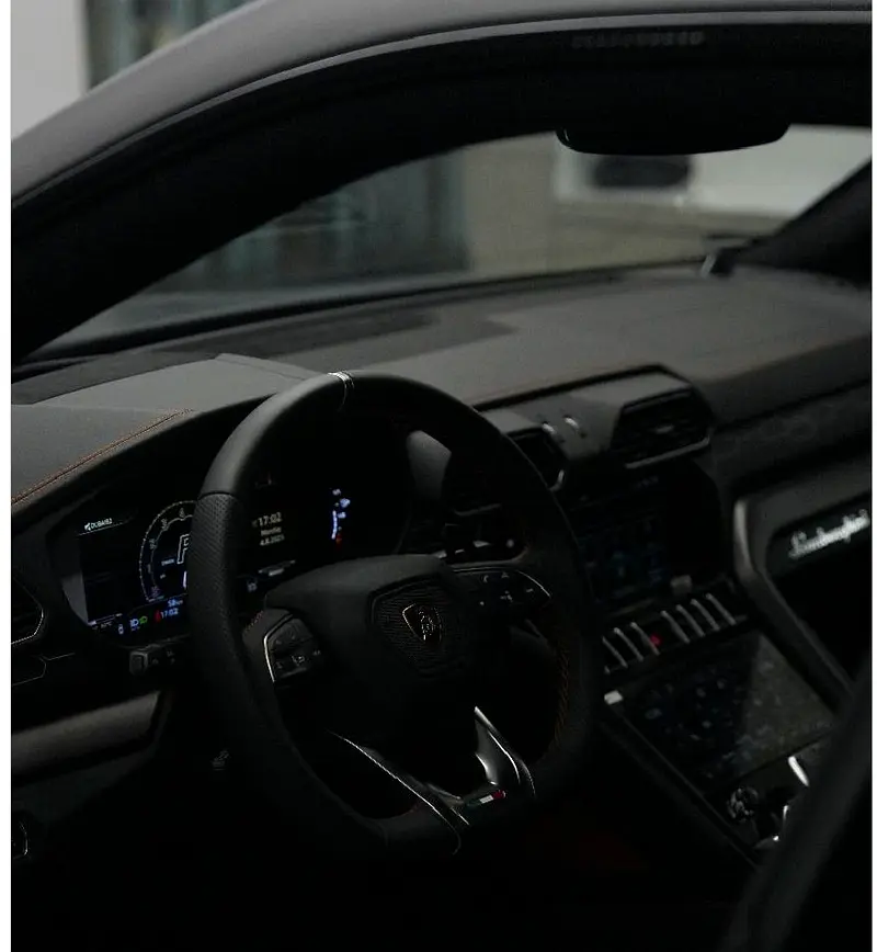 LAMBORGHINI URUS 2024