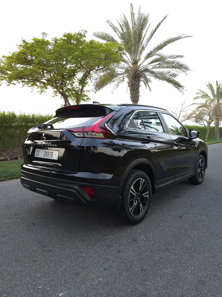 ميتسوبيشي اكلبس كروس 2025