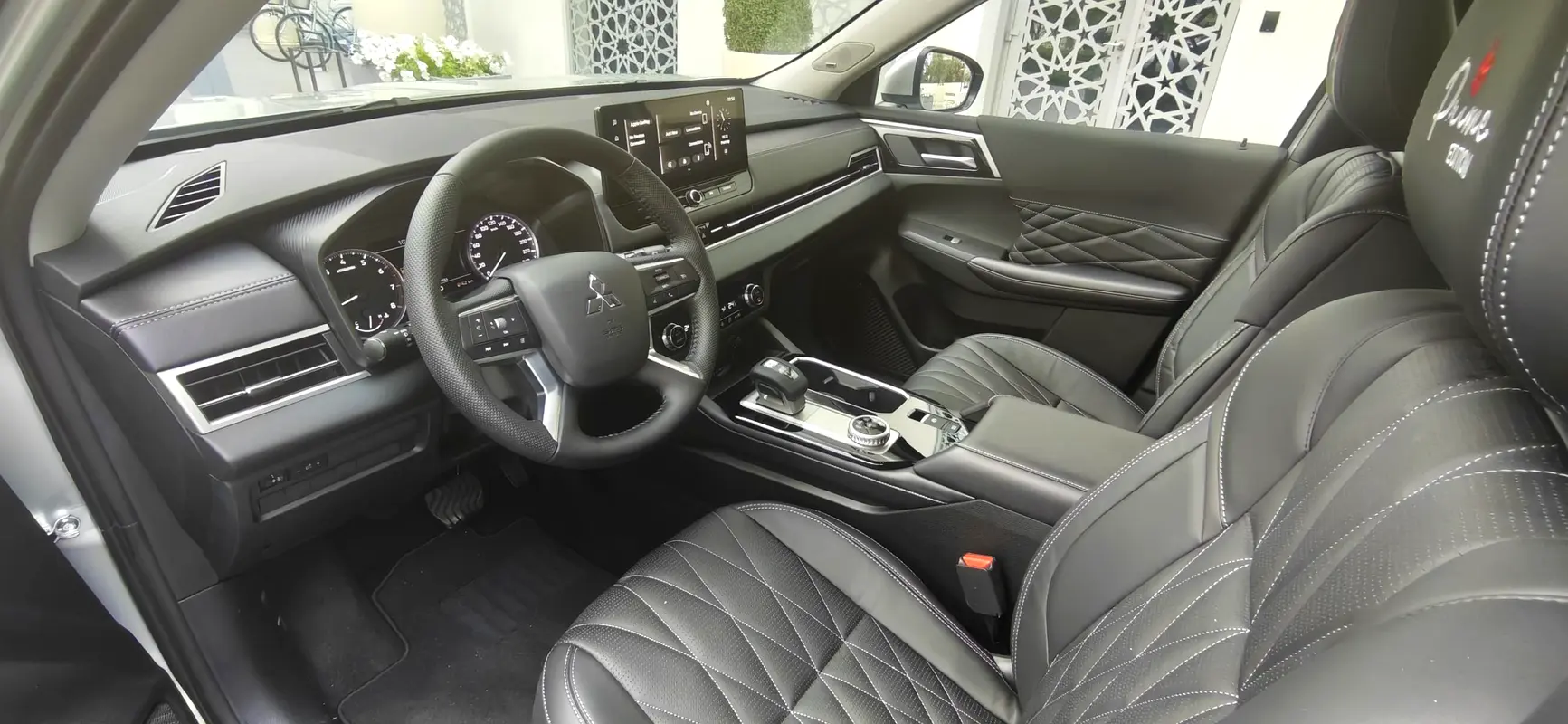 MITSUBISHI OUTLANDER 2026
