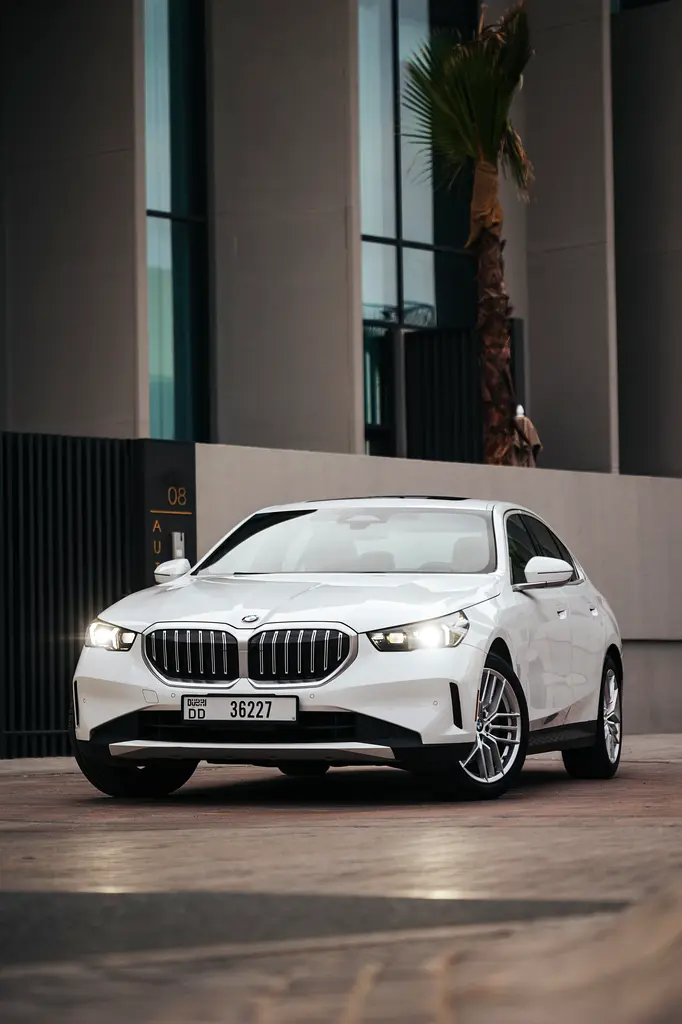بي أم دبليو 5 SERIES 2024