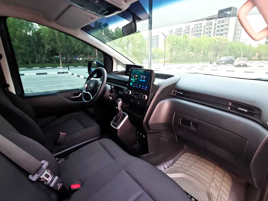 HYUNDAI STARIA 2026