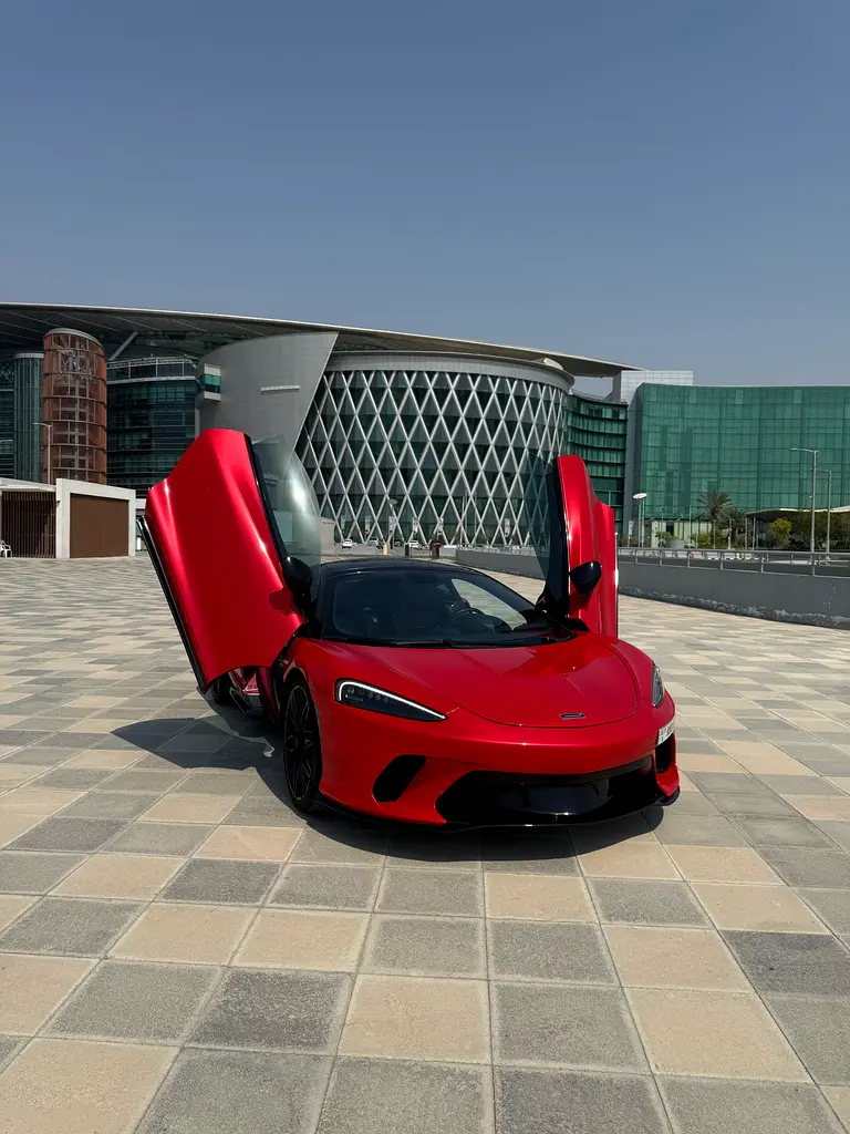مكلارين GT 2024