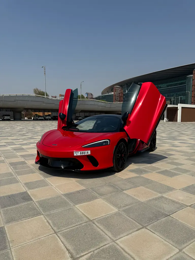 مكلارين GT 2024