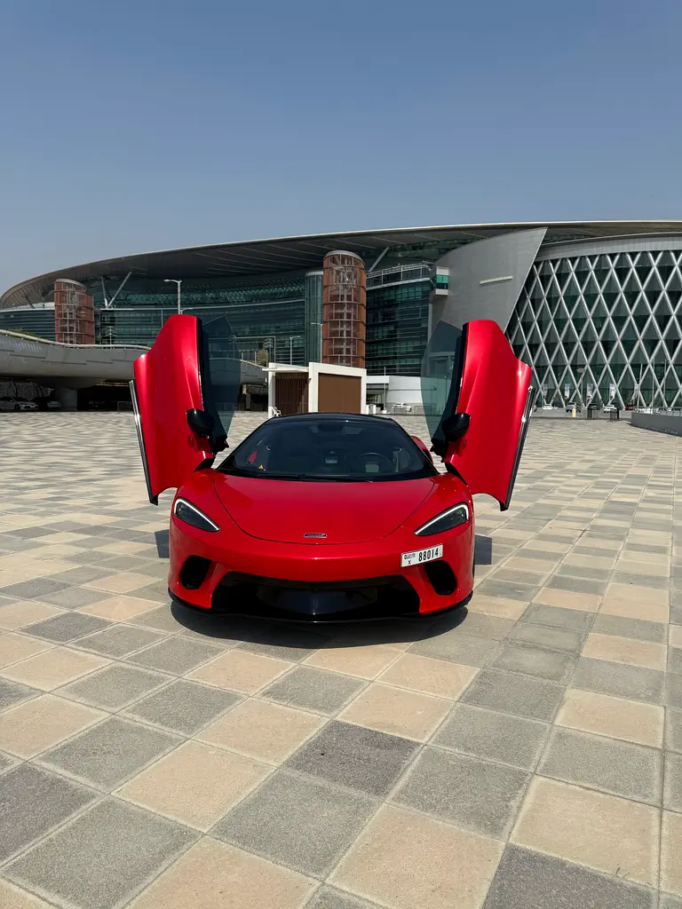 مكلارين GT 2024