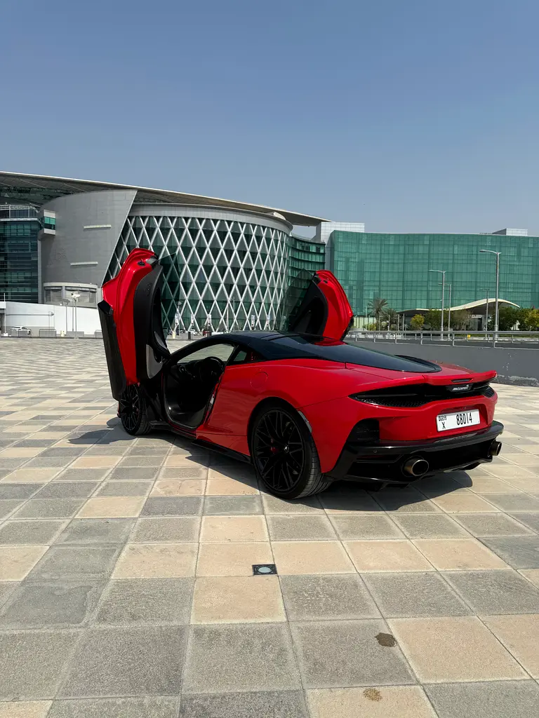 مكلارين GT 2024