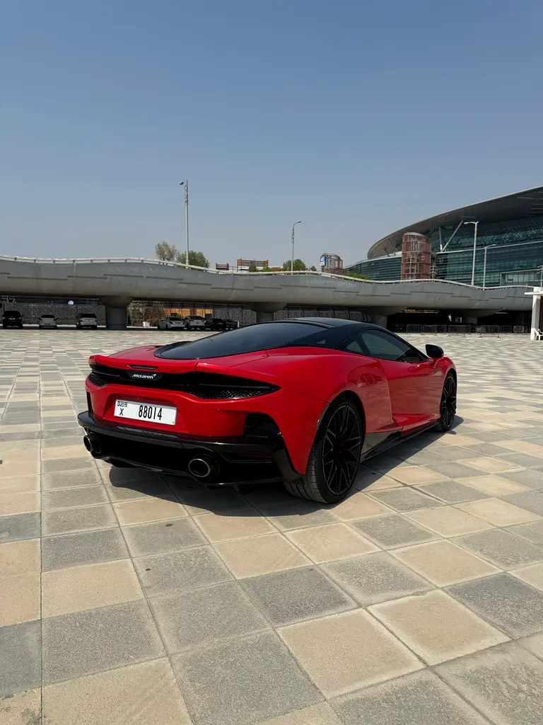 مكلارين GT 2024