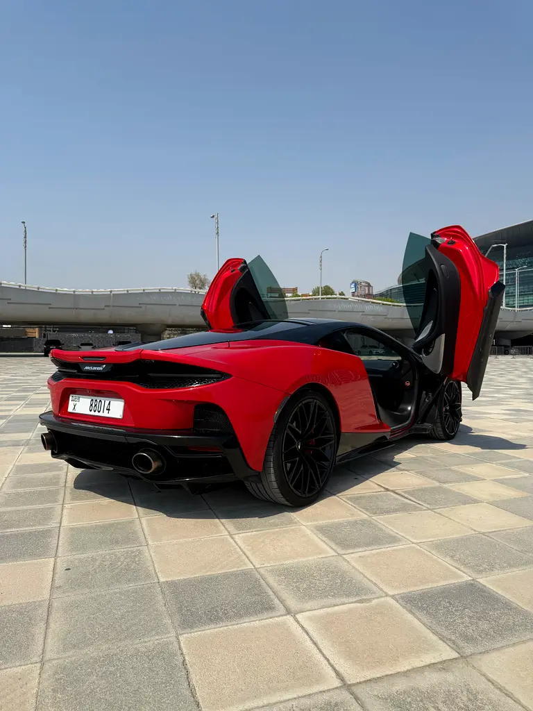 مكلارين GT 2024
