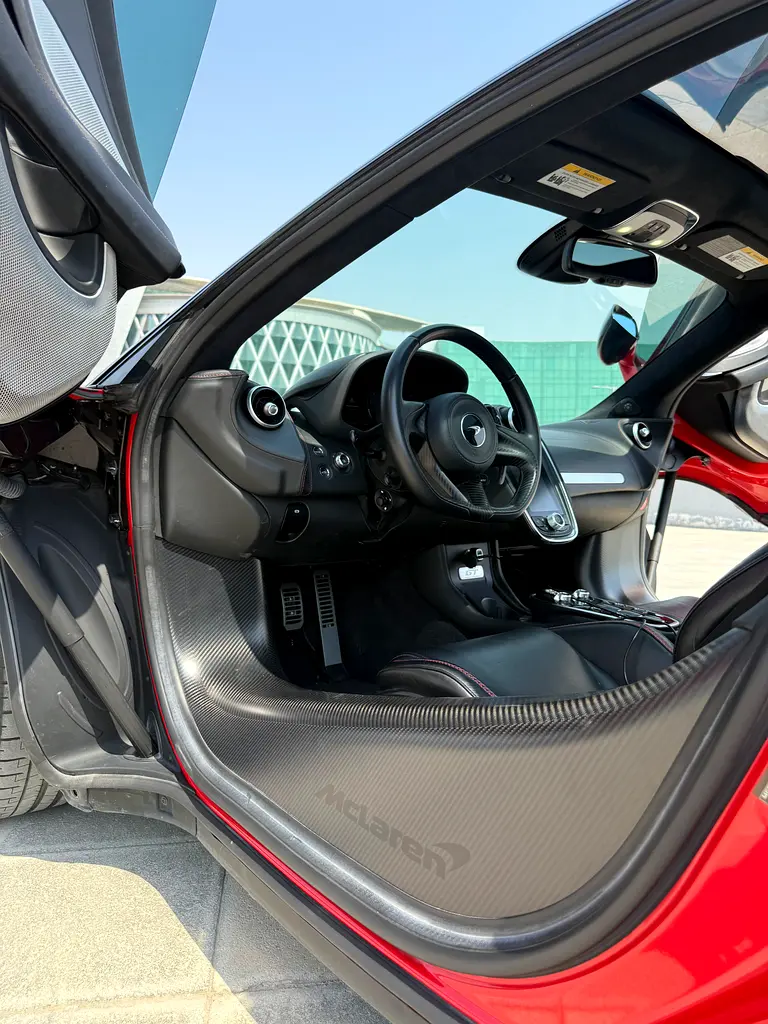 مكلارين GT 2024