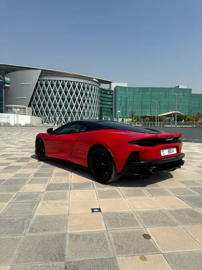 مكلارين GT 2024