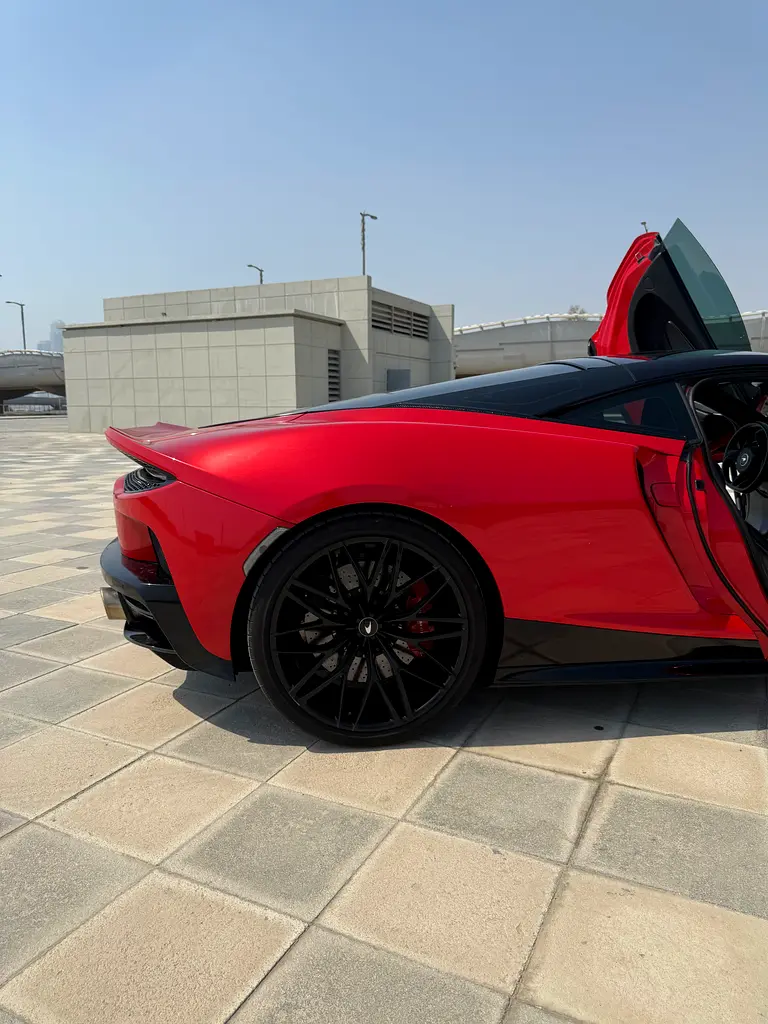 مكلارين GT 2024
