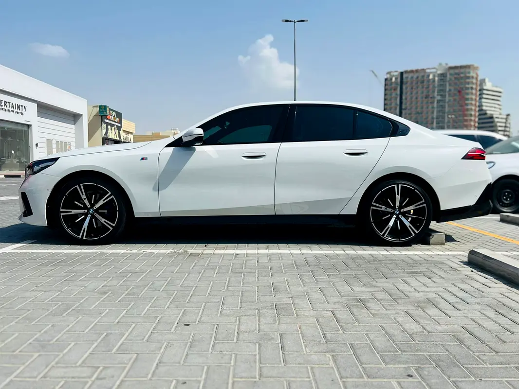 BMW 5 SERIES 2024