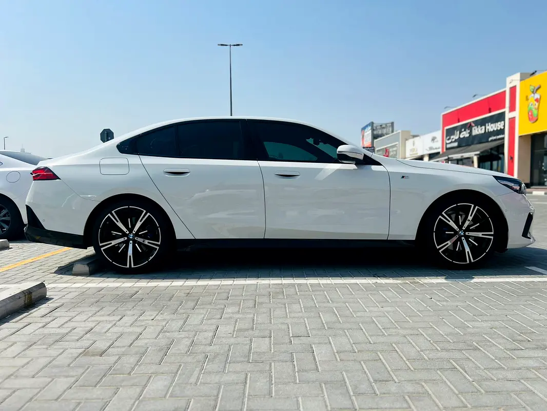 BMW 5 SERIES 2024