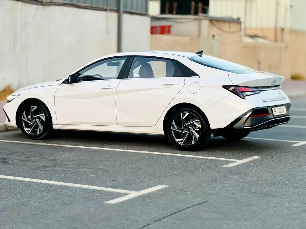HYUNDAI ELANTRA 2025