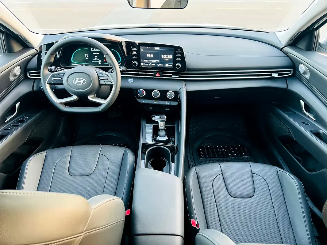 HYUNDAI ELANTRA 2025