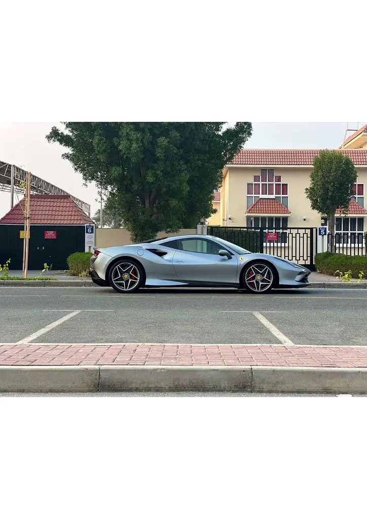 فيراري F8 2022