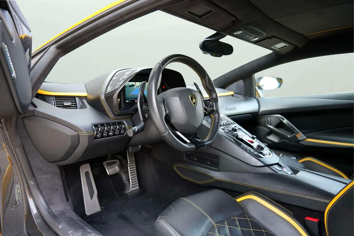 LAMBORGHINI AVENTADOR 2021