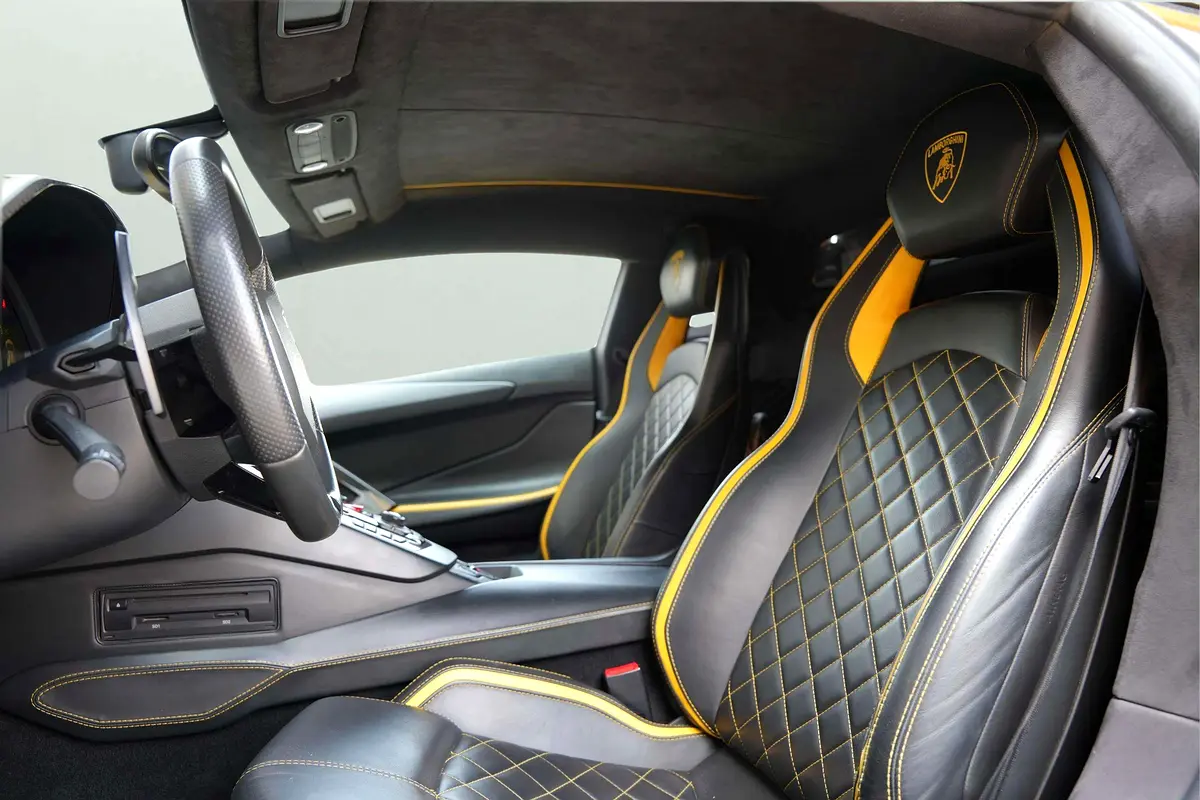 LAMBORGHINI AVENTADOR 2021