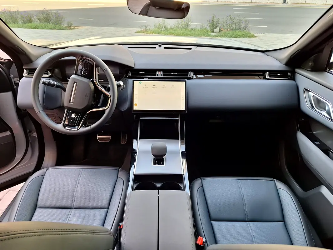 LAND ROVER VELAR 2024