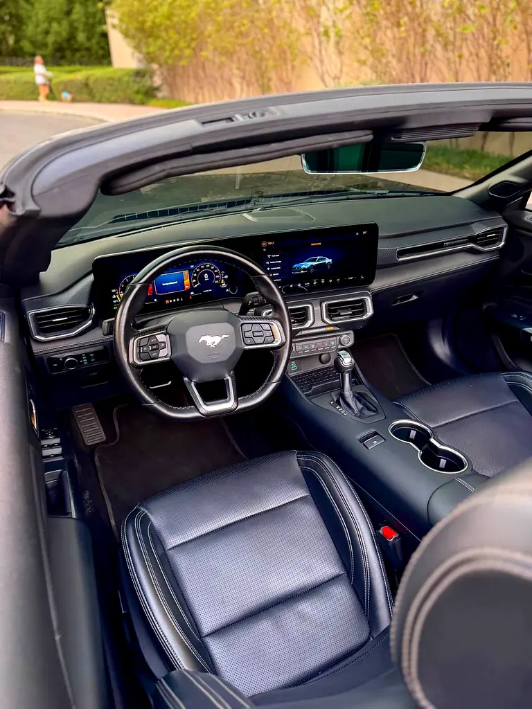 FORD MUSTANG 2024