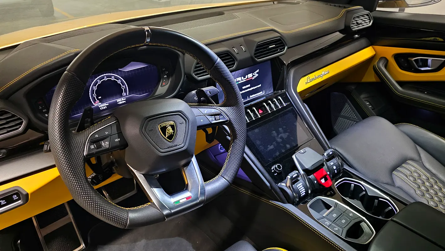 LAMBORGHINI URUS 2023