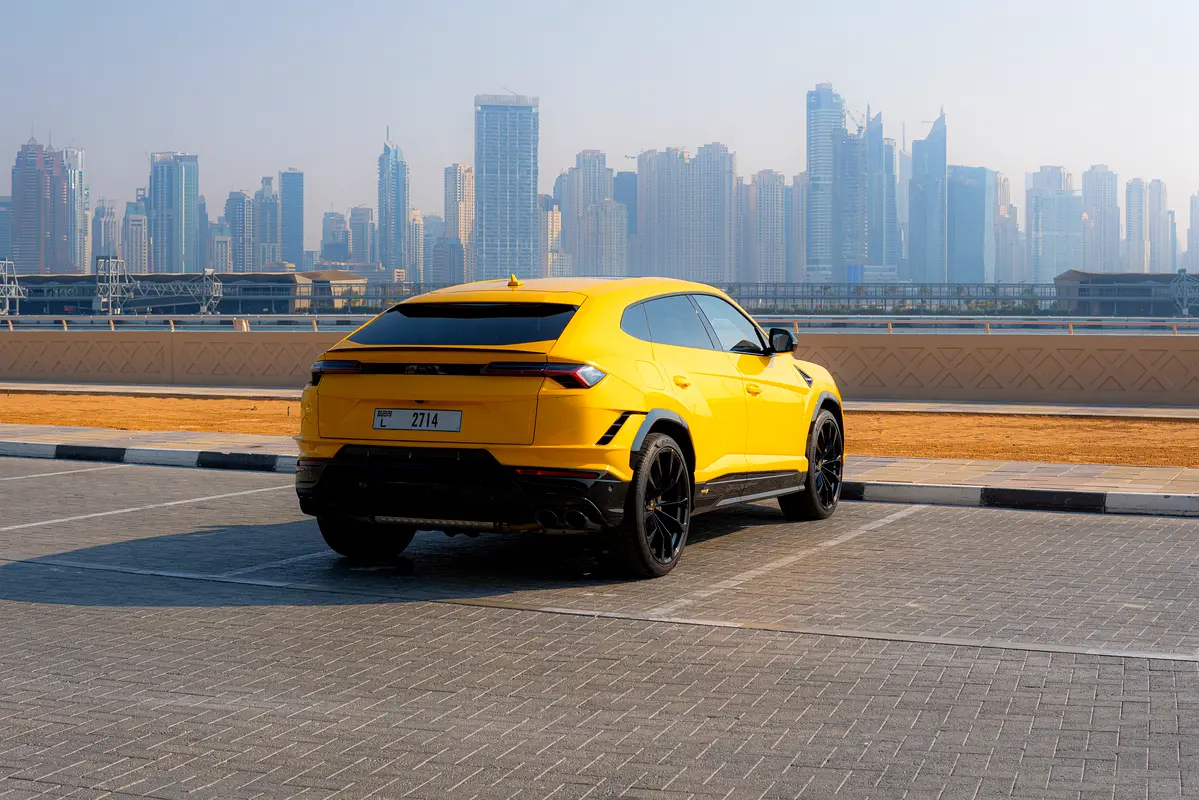 LAMBORGHINI URUS 2023