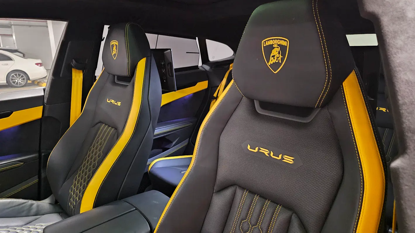 LAMBORGHINI URUS 2023
