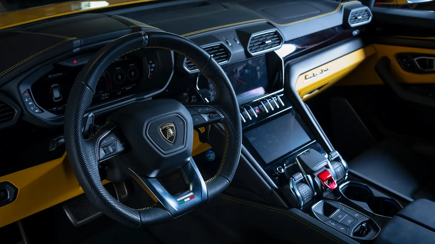 LAMBORGHINI URUS 2023