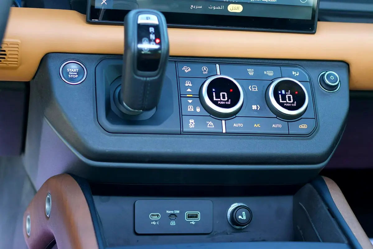 LAND ROVER DEFENDER 2024
