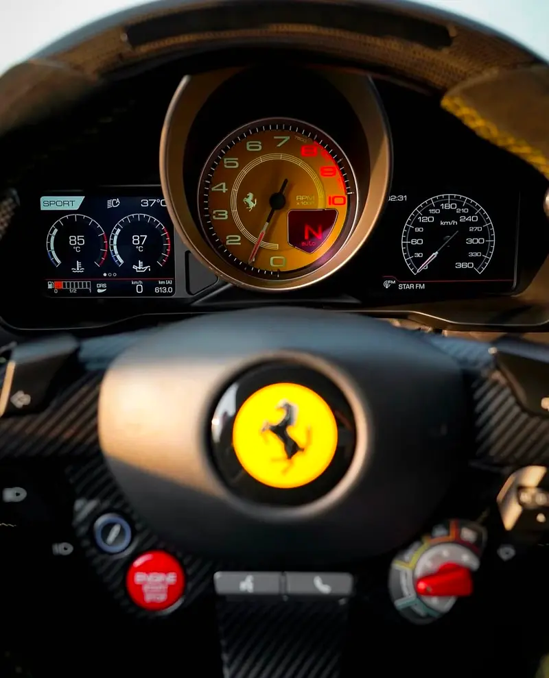 FERRARI F8 2023