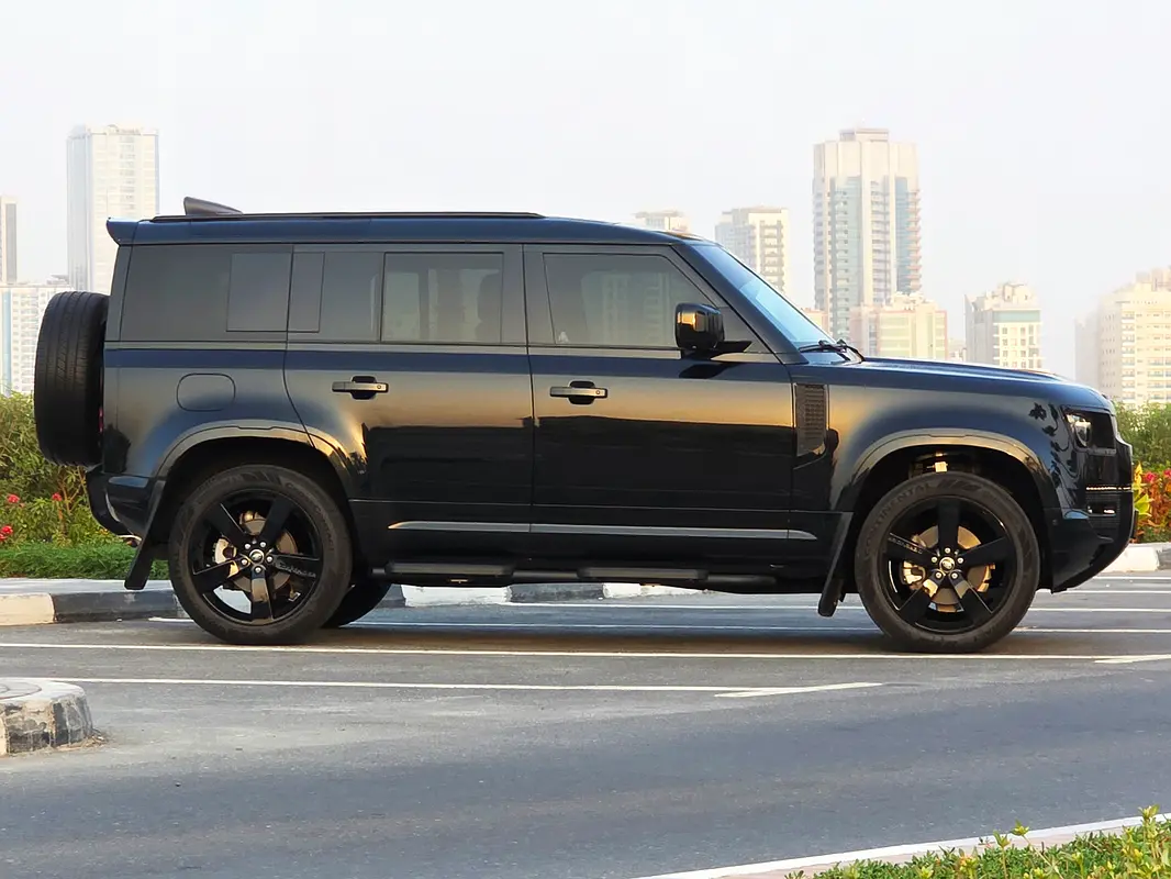 LAND ROVER DEFENDER 2025