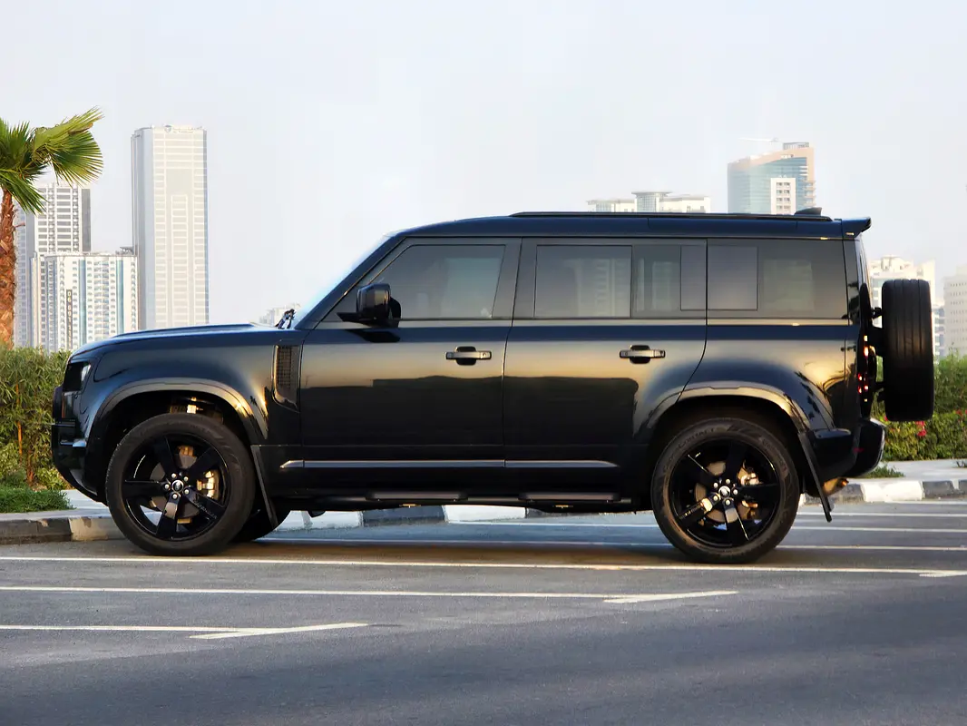 LAND ROVER DEFENDER 2025