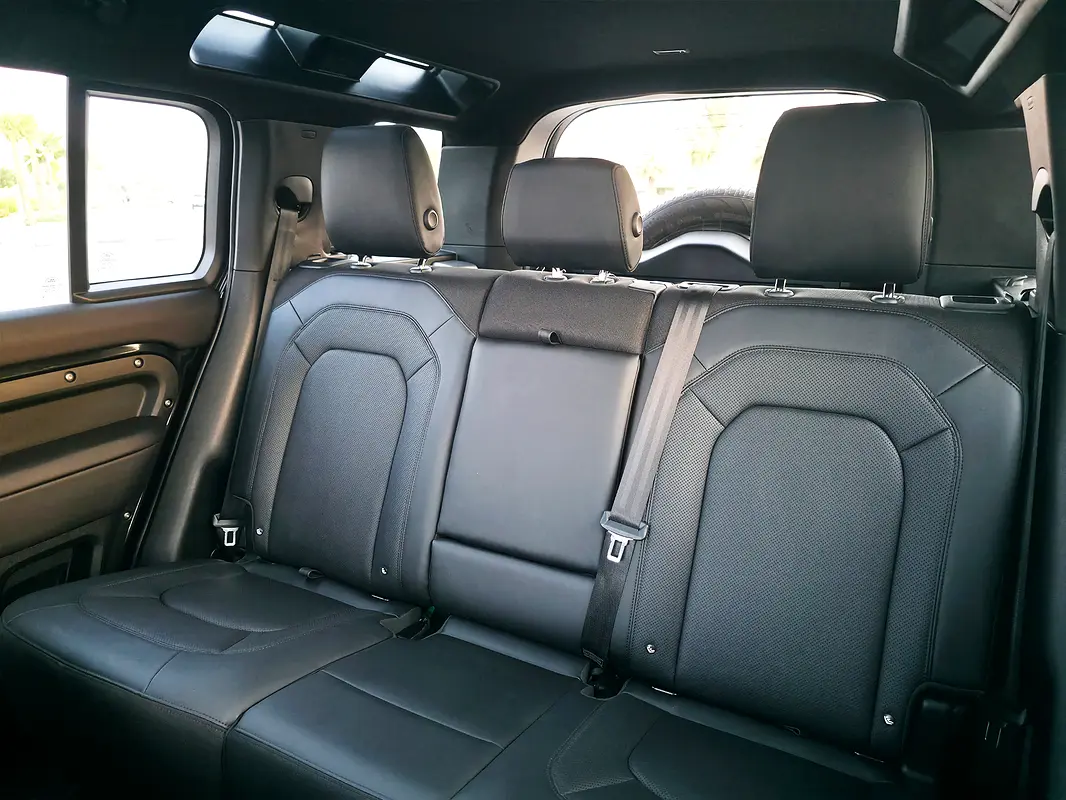 LAND ROVER DEFENDER 2025