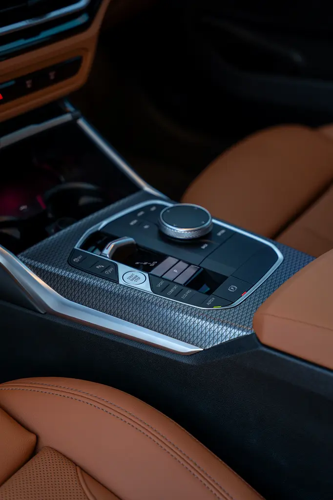 بي أم دبليو 3 SERIES 2024