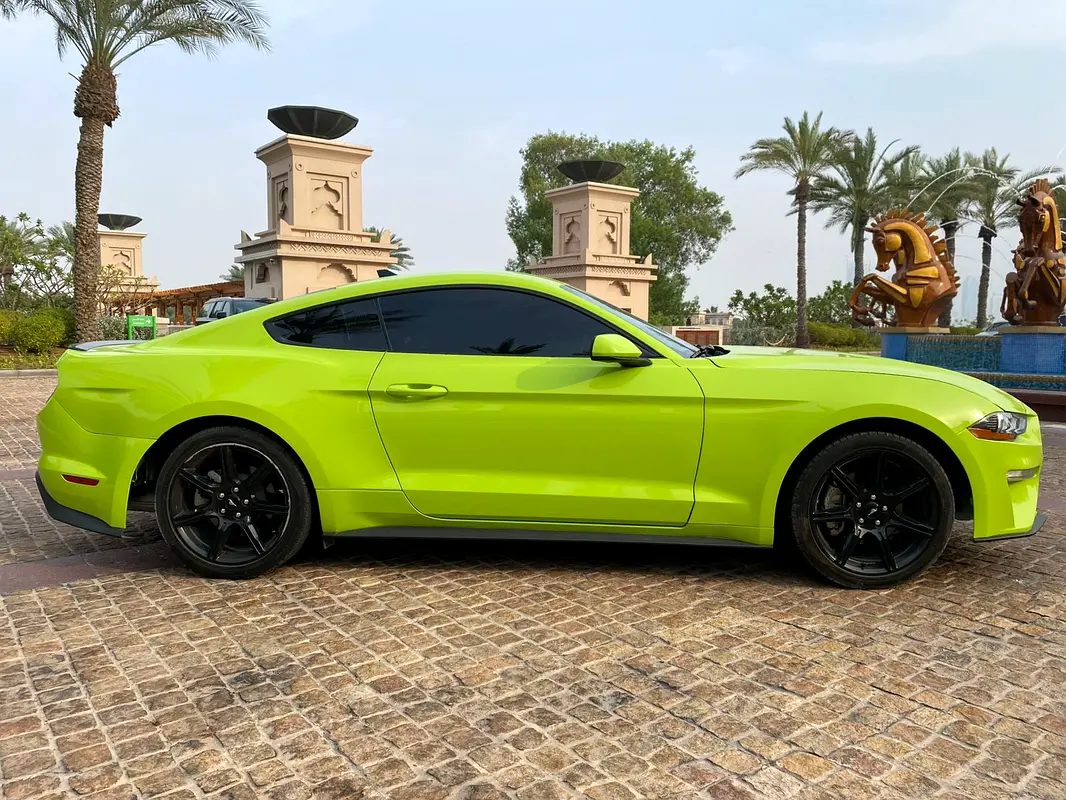 FORD MUSTANG 2020