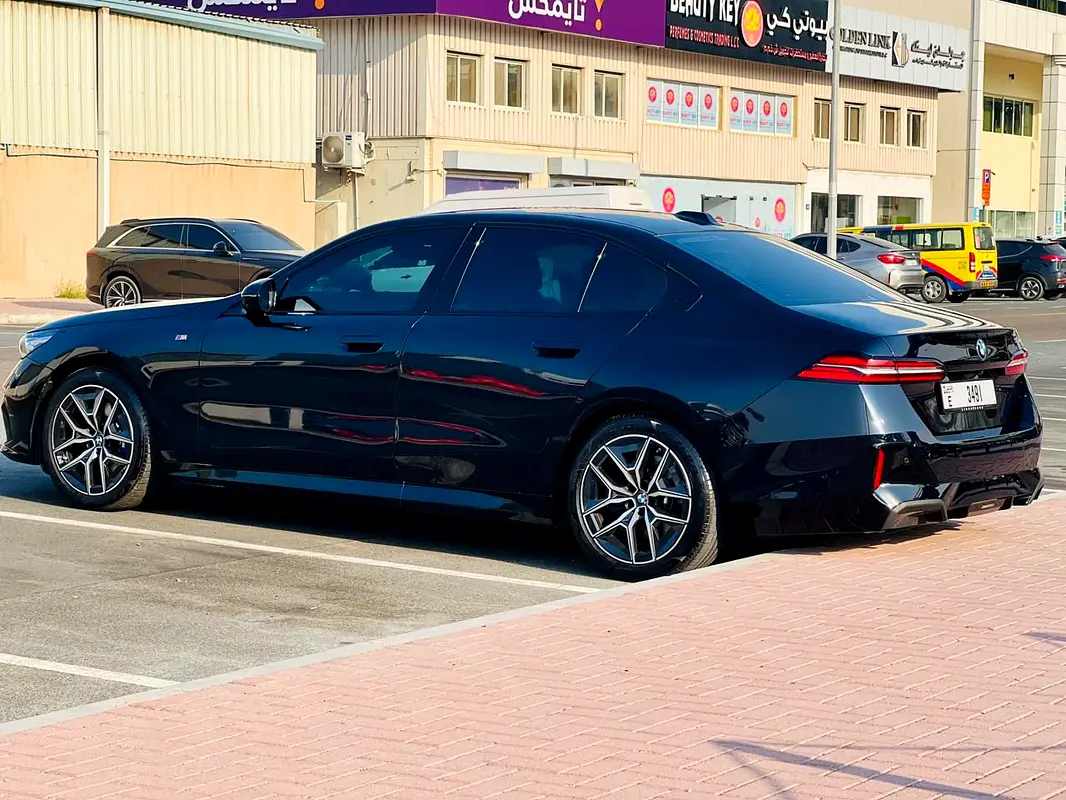BMW 5 SERIES 2024