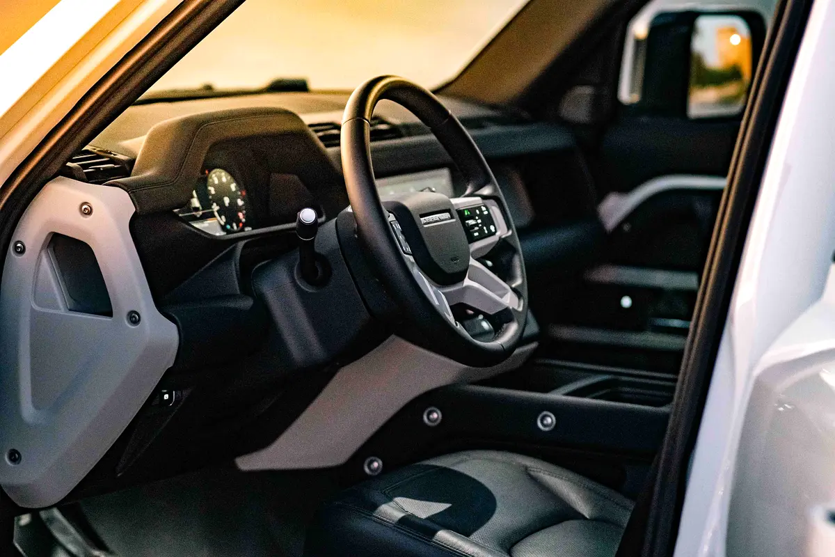 LAND ROVER DEFENDER 2024