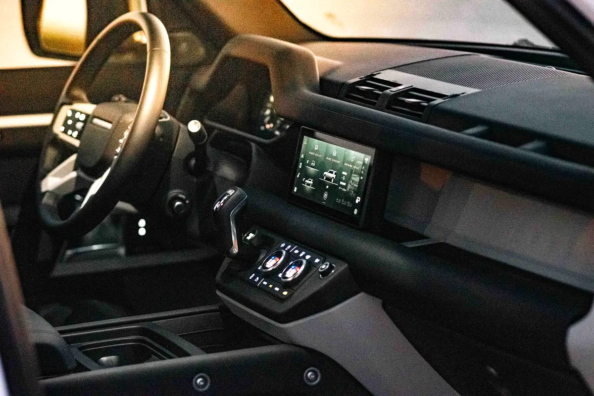 LAND ROVER DEFENDER 2024