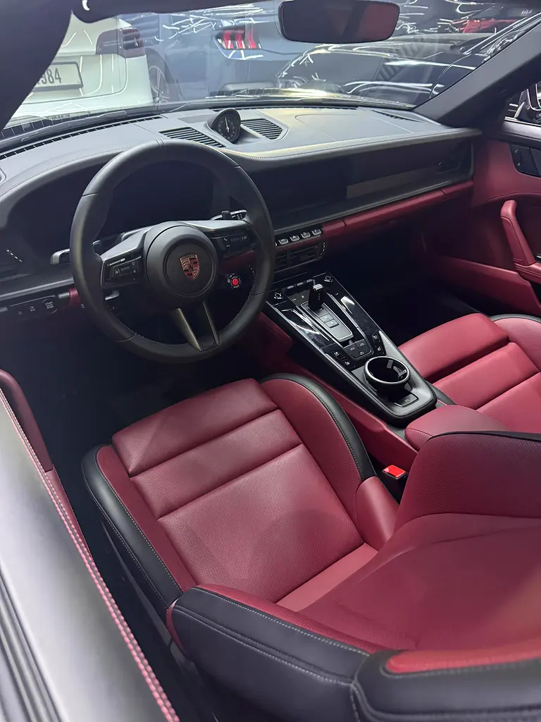 PORSCHE 911 2025