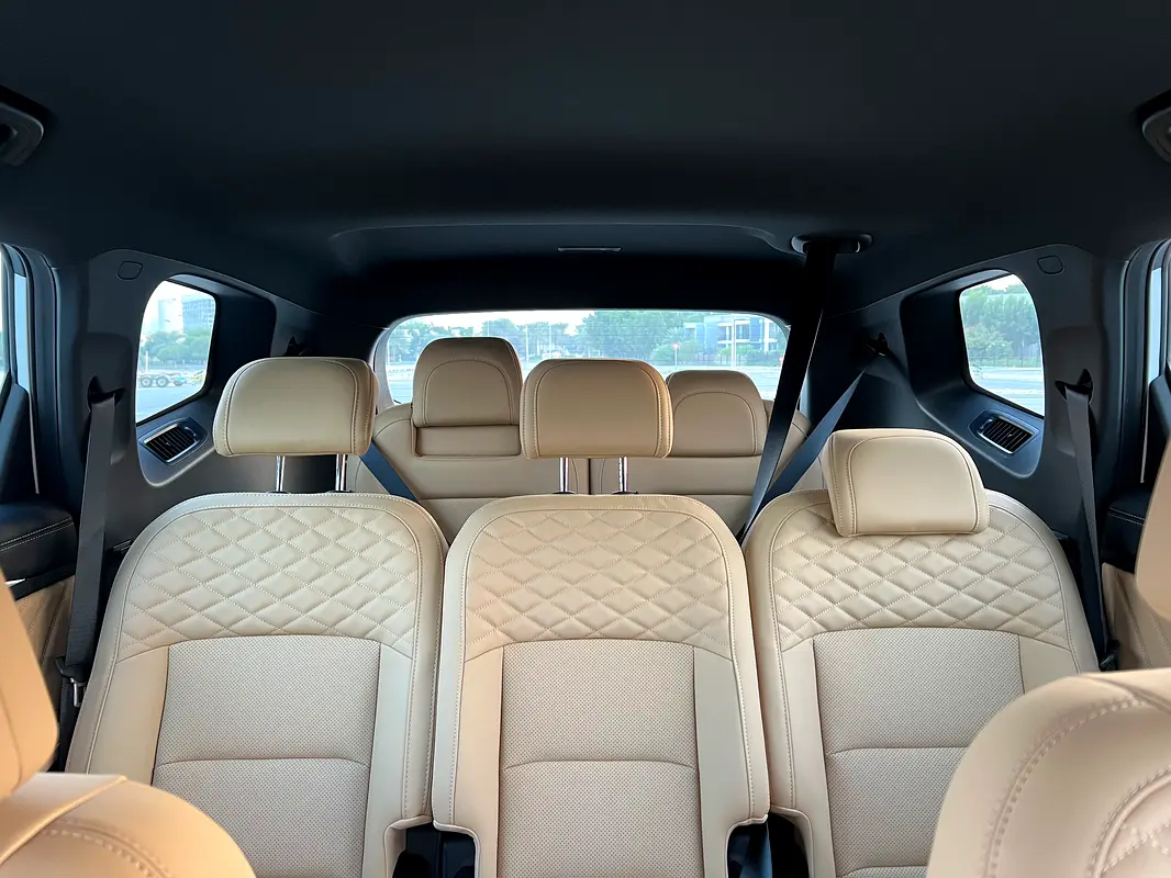 GEELY OKAVANGO 2025