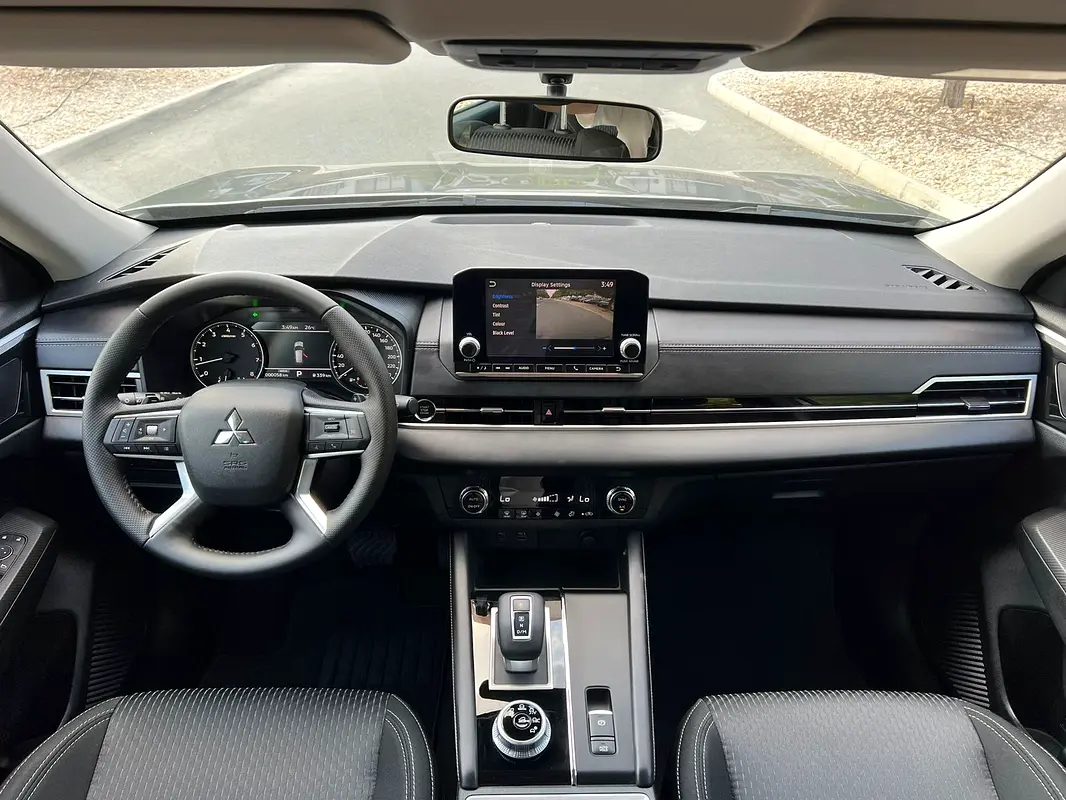 MITSUBISHI OUTLANDER 2025